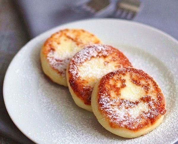 Illusztráció: túrós palacsinta bogyós gyümölccsel